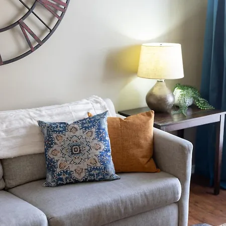 Apartment Riverfront Near Downtown *