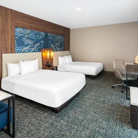 La Quinta & By Wyndham Downtown Stadium Hotel
