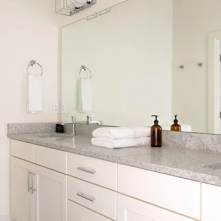 Hart Buyout 5 By Avantstay Two Town House Buyout W Modern Amenities In