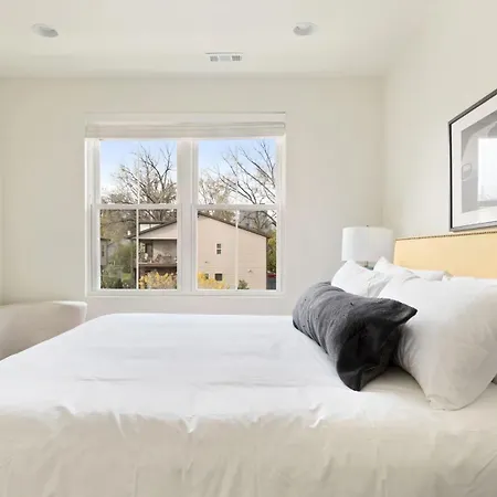 Hart Buyout 3 By Avantstay Two Town House Buyout W Modern Amenities In