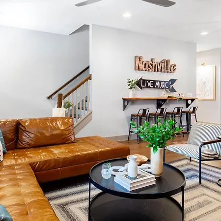 Waverly By Avantstay Nashville-inspired Townhome W Luxury Kitchen Pool Table Apartment Nashville