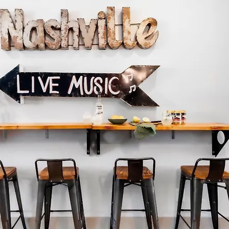 Waverly By Avantstay Nashville-inspired Townhome W Luxury Kitchen Pool Table *