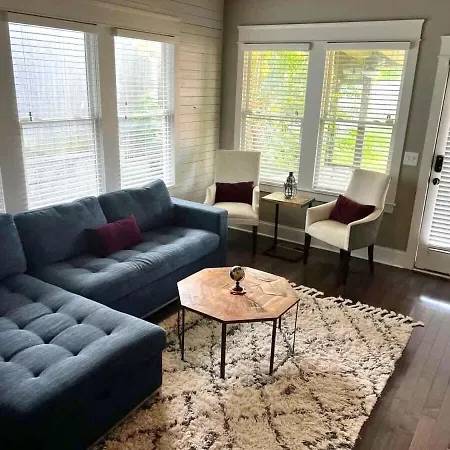 Holiday home 1-story Family With Fenced Yard, Grill, Parking, Sleeps 10, 5 Mins To Five Points & Nissan Stadium, Smart Tvs, Pet-friendly Yard, Patio For Bbqs, Ideal Getaway For Families, 24 Hr Hospitality