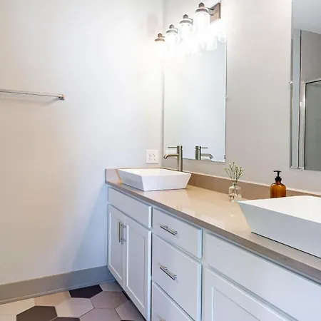 Waverly By Avantstay Nashville-inspired Townhome W Luxury Kitchen Pool Table Apartment Nashville