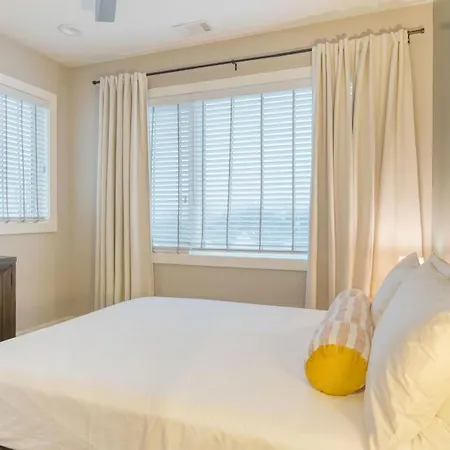 Doralee By Avantstay Holiday home
