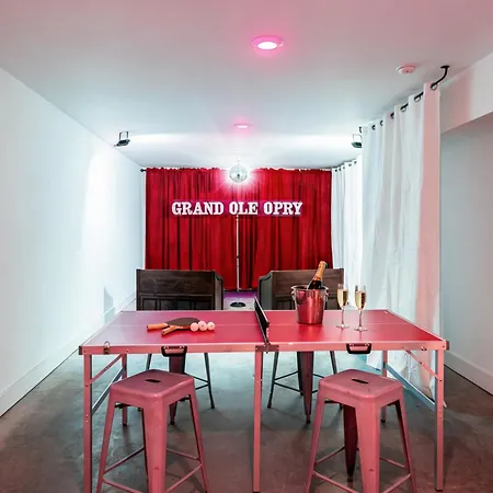 Holiday home New Dollys Dream 12 Beds Downtown Nash Opry Karaoke *