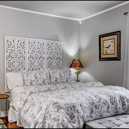 Peaceful Private Cottage, Walk To Park & 5 Mins To Downtown Nashville
