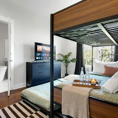 Lux Retreat 12 Beds Games Bar Holiday home Nashville