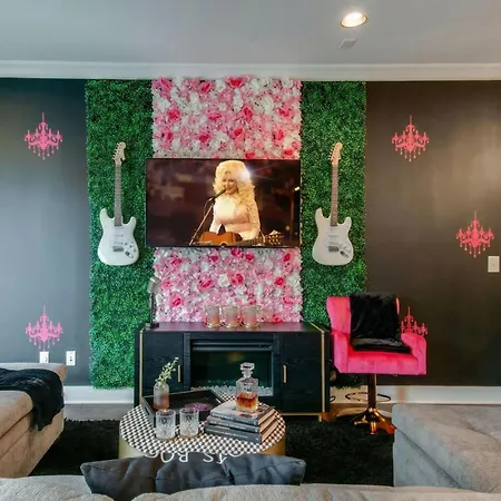 Close To The Gulch - Book Today * Nashville