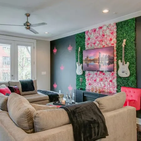 Close To The Gulch - Book Today *
