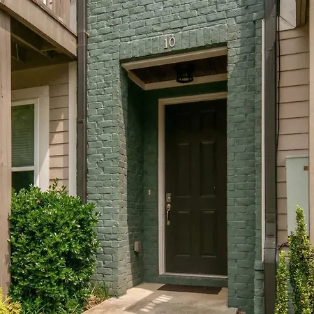 Close To The Gulch - Book Today