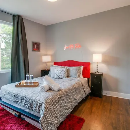 King & Queen 2 Homes - 24 Beds Views * Nashville