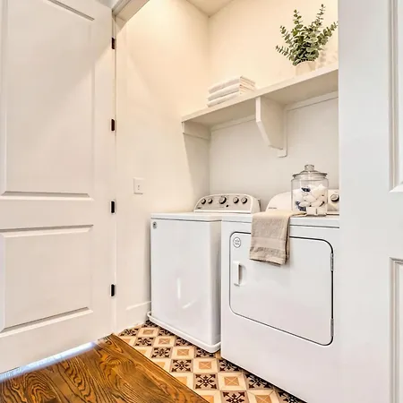 Holiday home New Nash Eras - 15 Beds - Hot Tub On Rooftop Deck Nashville
