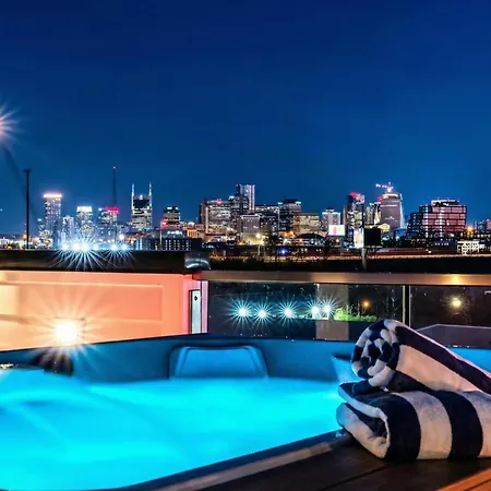 Holiday home New We Roll Rooftop - Hot Tub With Views - 13 Beds Nashville