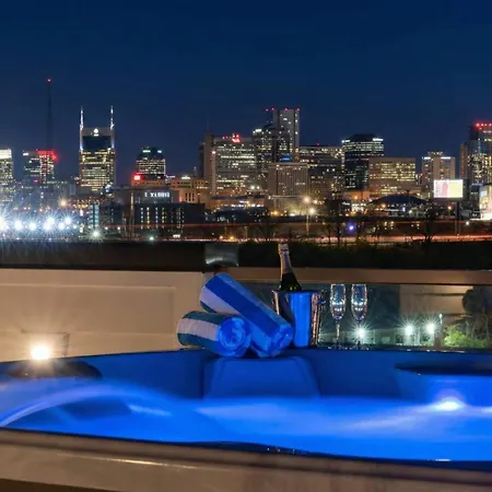 Holiday home New We Roll Rooftop - Hot Tub With Views - 13 Beds Nashville