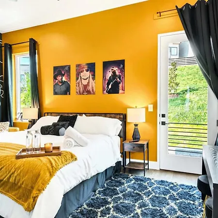 New We Roll Rooftop - Hot Tub With Views - 13 Beds * Nashville