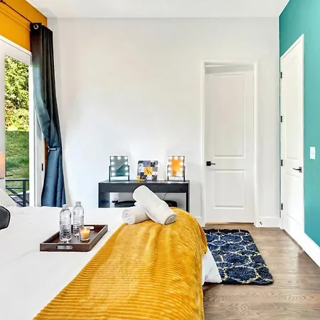 New We Roll Rooftop - Hot Tub With Views - 13 Beds Holiday home Nashville
