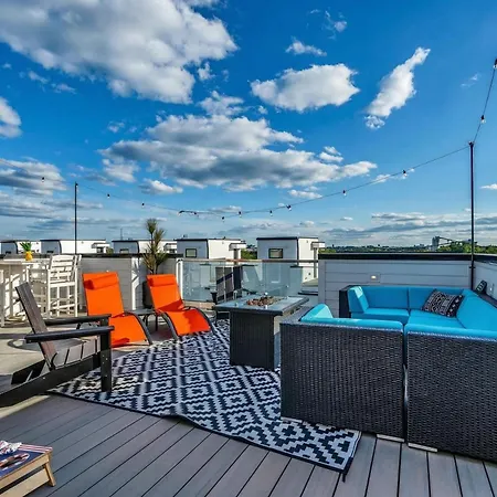 New We Roll Rooftop - Hot Tub With Views - 13 Beds Holiday home