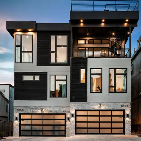 Music Hall ♫ Hot Tub/stage/rooftop/walk To Gulch! Holiday home *