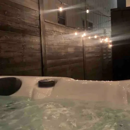 Holiday home Music Hall ♫ Hot Tub/stage/rooftop/walk To Gulch! Nashville