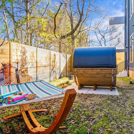 Hot Tub Poker Pool Table & Rooftop Mls View Holiday home *