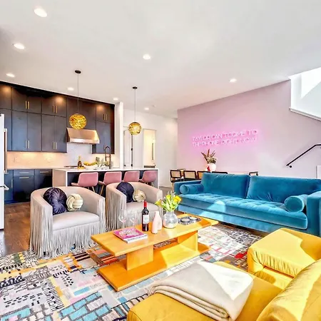 Taylor Swift Inspired Hot Tub Rooftop Deck Views Holiday home