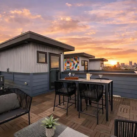 Modern 3-story Townhome W Rooftop & Views Holiday home *