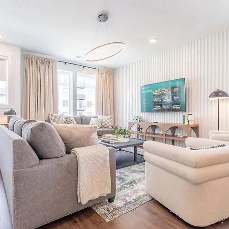 Holiday home Luxe 4br Retreat With Rooftop Fire Pit & Garage *