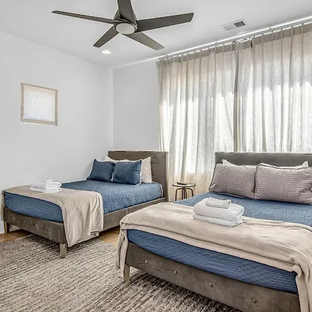 Holiday home Spectacular Double Rooftop 7 Mins To Broadway Nashville