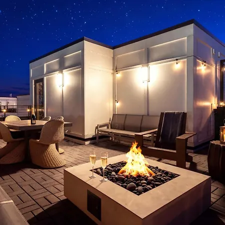 Holiday home Luxe 4br Retreat With Rooftop Fire Pit & Garage *