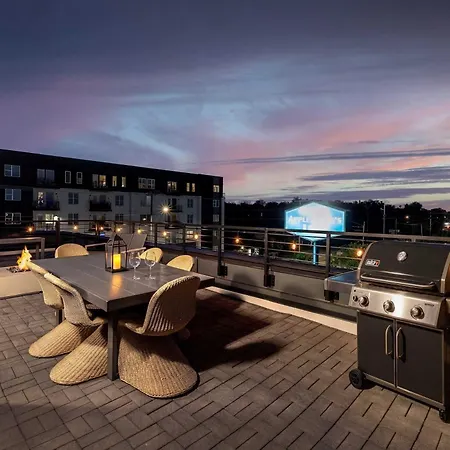 Luxe 4br Retreat With Rooftop Fire Pit & Garage *
