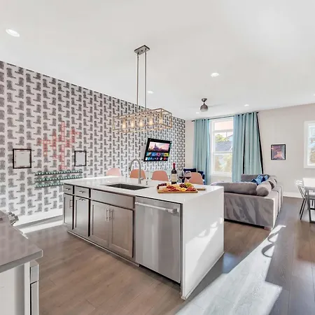 Brand New Views Karaoke Near Downtown Holiday home