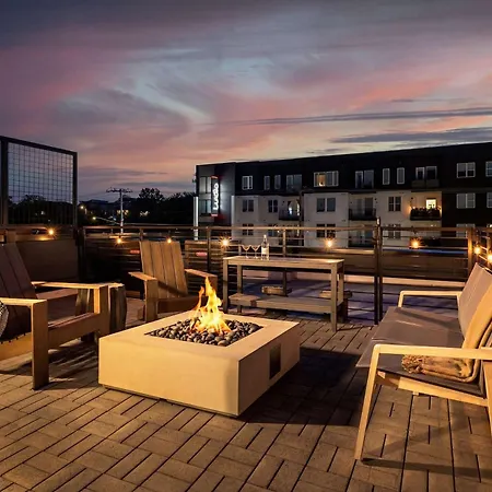 Luxe 4br Retreat With Rooftop Fire Pit & Garage Nashville