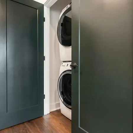 Luxe 4br Retreat With Rooftop Fire Pit & Garage * Nashville
