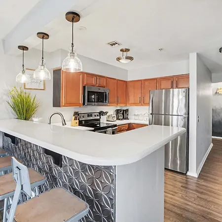 Riverfront Charm - A Scenic Downtown For 6 * Nashville