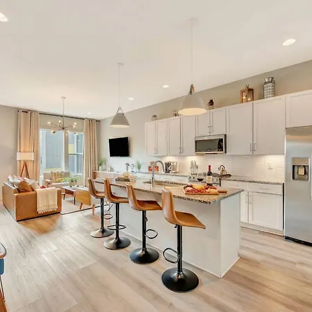 Rooftop Deck Grill Ping Pong Near Downtown Holiday home *