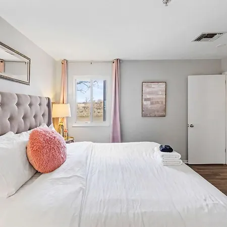 Riverfront Charm - A Scenic Downtown For 6 Nashville