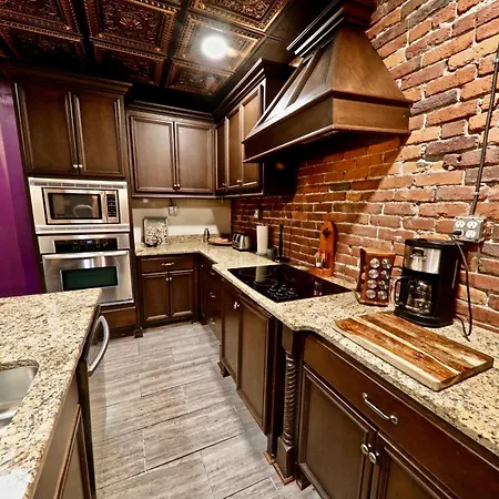 Broadway 4br 2bth 2500sf Art Gallery And Steam Nashville