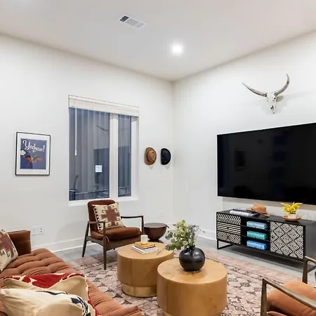 Outrider Buyout - 2 Units By Avantstay Holiday home