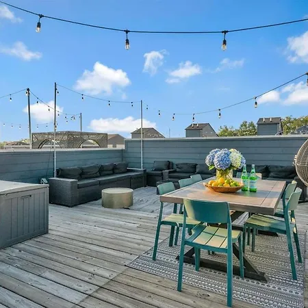Rooftop Deck 2 Car Garage Near Downtown Holiday home Nashville