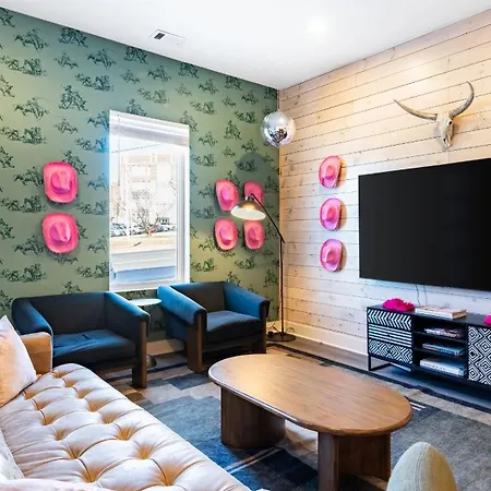 Last Rodeo Buyout - 3 Units By Avantstay *