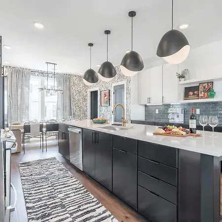 Luxe 4br Retreat With Rooftop Fire Pit & Garage Holiday home Nashville