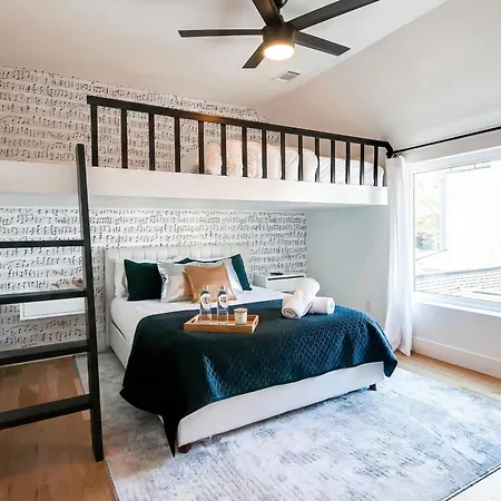 Holiday home Dual Homes Rooftop Deck In Downtown *