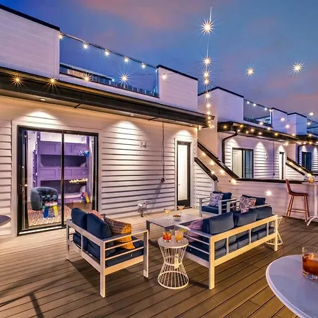 Taylor Swift Inspired Hot Tub Rooftop Deck Views