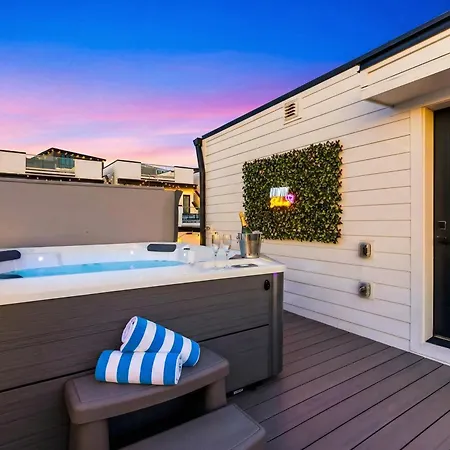 Holiday home Downtown Hot Tub Game Karaoke *
