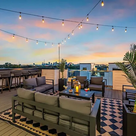 Rooftop Hot Tub Views Pac-man Pool Table Holiday home *
