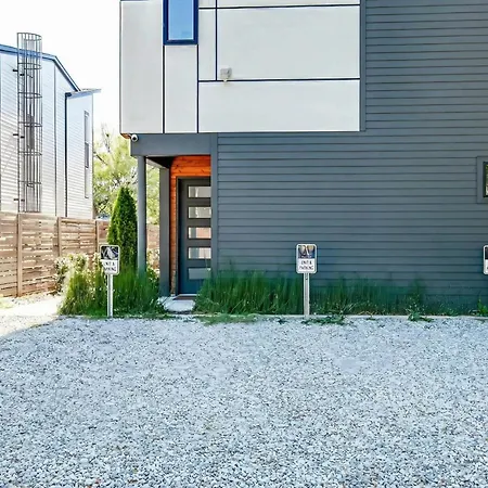 Dual Homes Rooftop Deck In Downtown Nashville