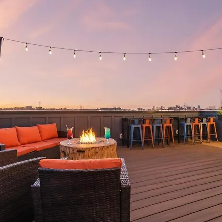 Holiday home Hot Tub Poker Pool Table & Rooftop Mls View Nashville