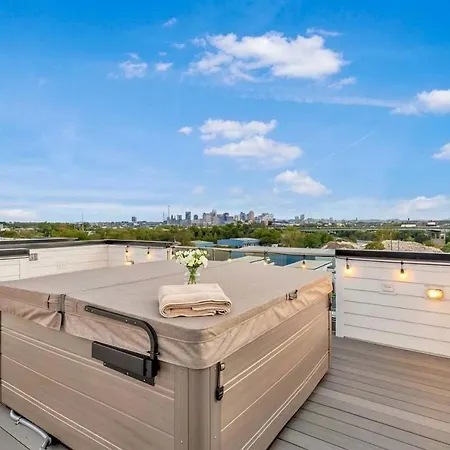 Double Rooftop Decks Hot Tub Karaoke *