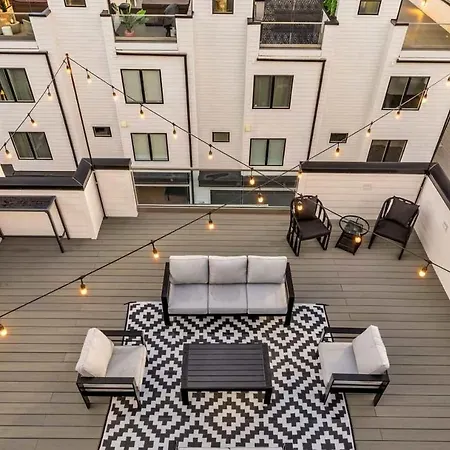 Double Rooftop Decks Hot Tub Karaoke
